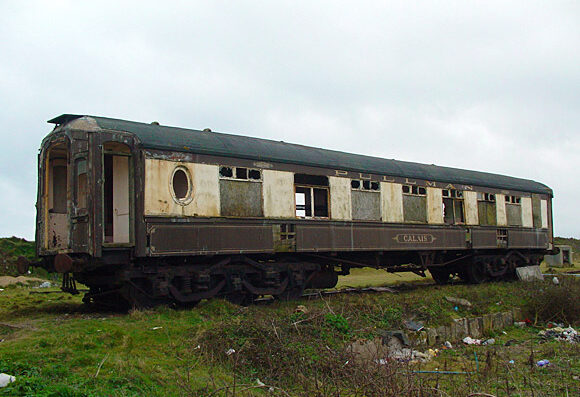 A Pullman railway coach in a state of ruin in Cornwall in 2003
