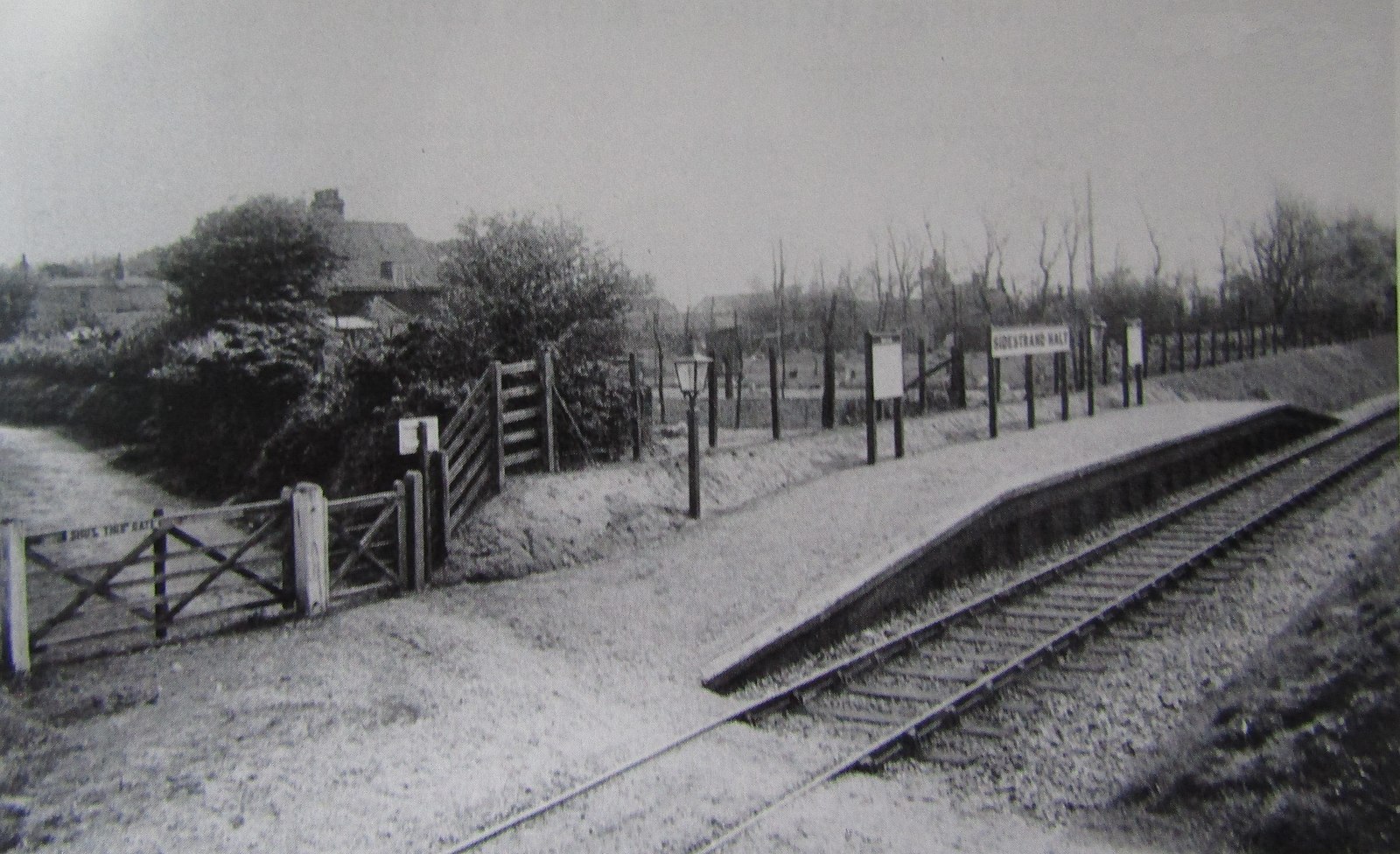 Sidestrand Halt in black & white