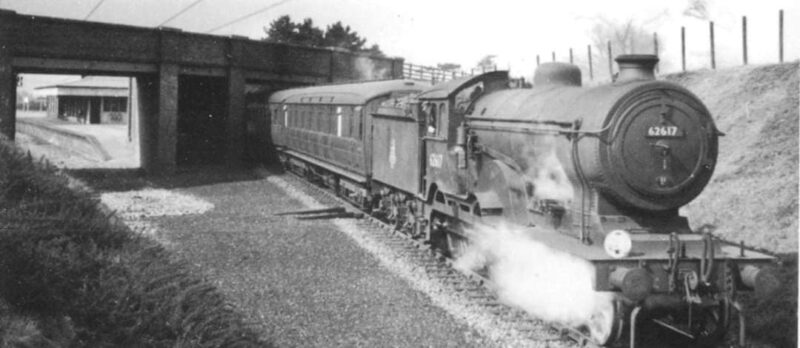 Steam-train-leaving-Trimingham-Station-800×348